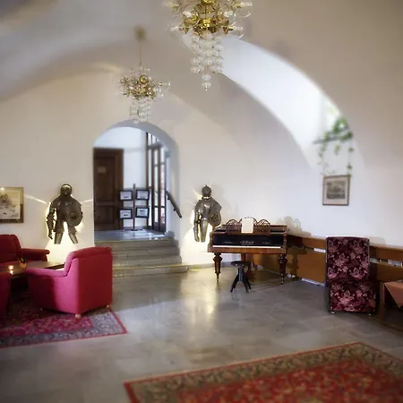 Zamecky Hotel Trest